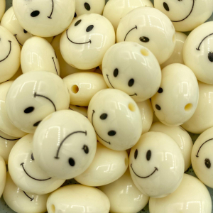 Smiley beads acrylic 18mm white, per piece